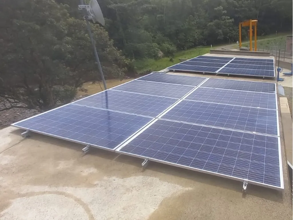 Sistema off grid de 5.36kWp en paneles solares y 36kWh de almacenamiento